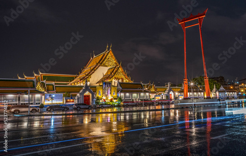 Canvas Print Landmark Wat Suthat Temple in Bangkok at night in a rainstorm