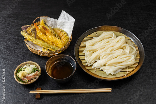 天ぷらうどん　 Tempura in Udon noodle soup japanese food photo
