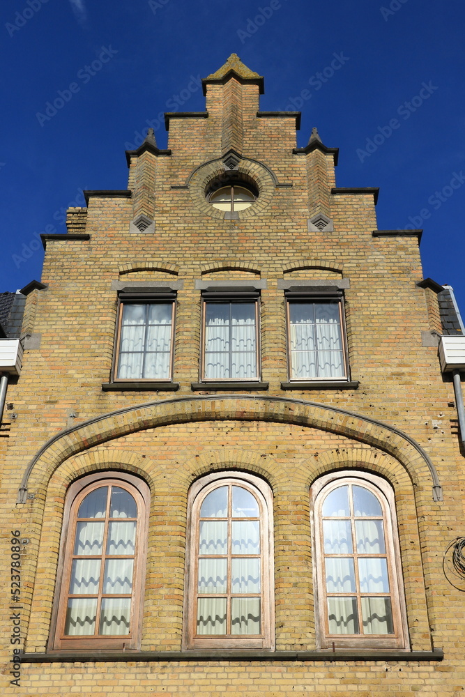 Fassade mit Stufengiebel in Nieuwpoort