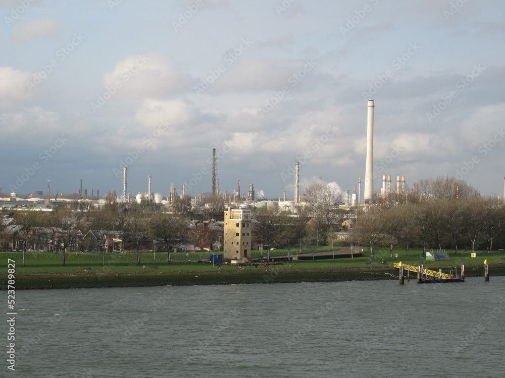 Fototapeta premium Rotterdam - Wasserweg der Kreuzfahrtschiffe