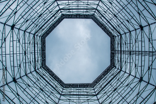 Blick aus dem Inneren eines Kühlturms (Kaminkühler im Kohleabbau)