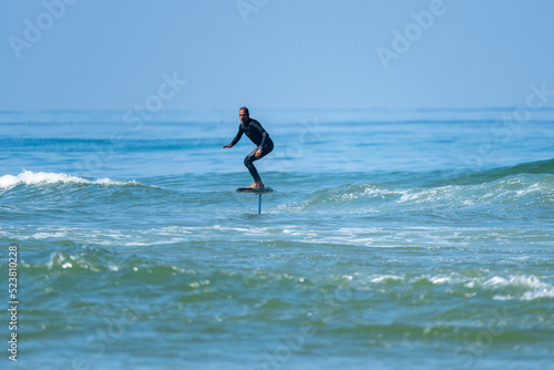 Hidrofoil surfer © homydesign