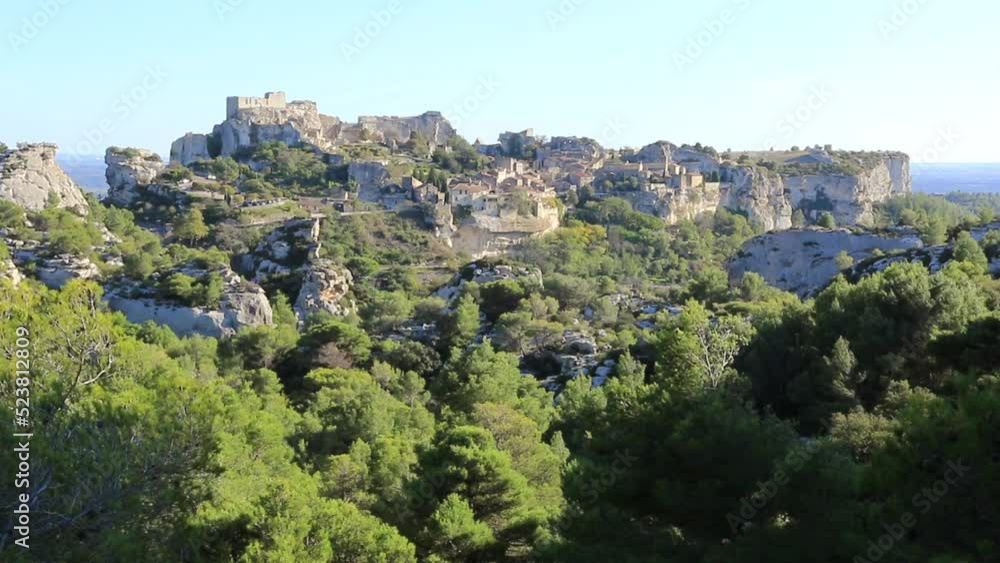 Les Baux-de-Provence , village médiéval perché sur son rocher. Bouches-du-Rhône. France
Les Baux-de-Provence , village médiéval perché sur son rocher. Bouches-du-Rhône. France