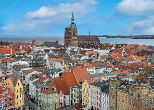 Blick von der Evangelischen Pfarrkirche Sankt Marien auf die Altstadt von Stralsund, Deutschland