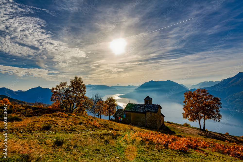 Obraz premium Backlit panorama on Lake Como