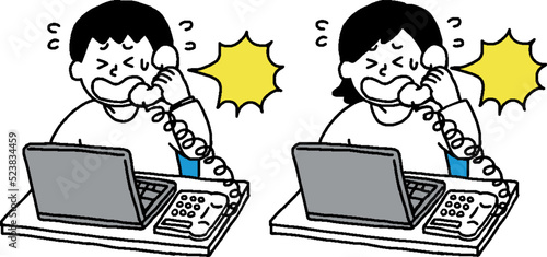 クレーム苦情の電話対応しながらパソコンを操作する私服姿の男女