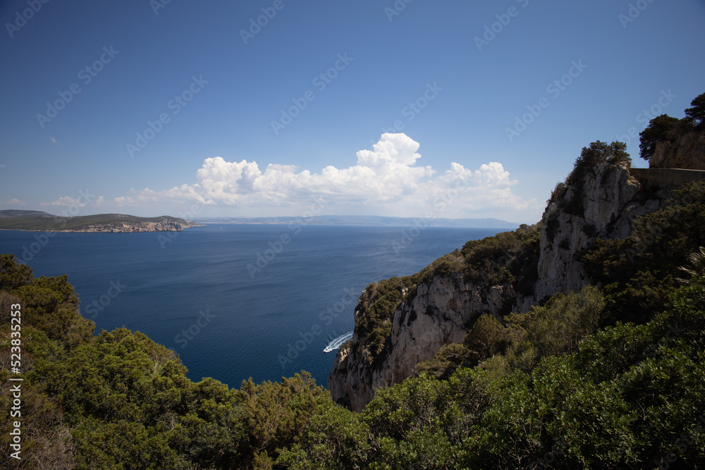 Vista di Alghero in Sardegna dalle Grotte di Nettuno