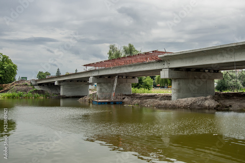 Monolithic structural elements of the bridge.