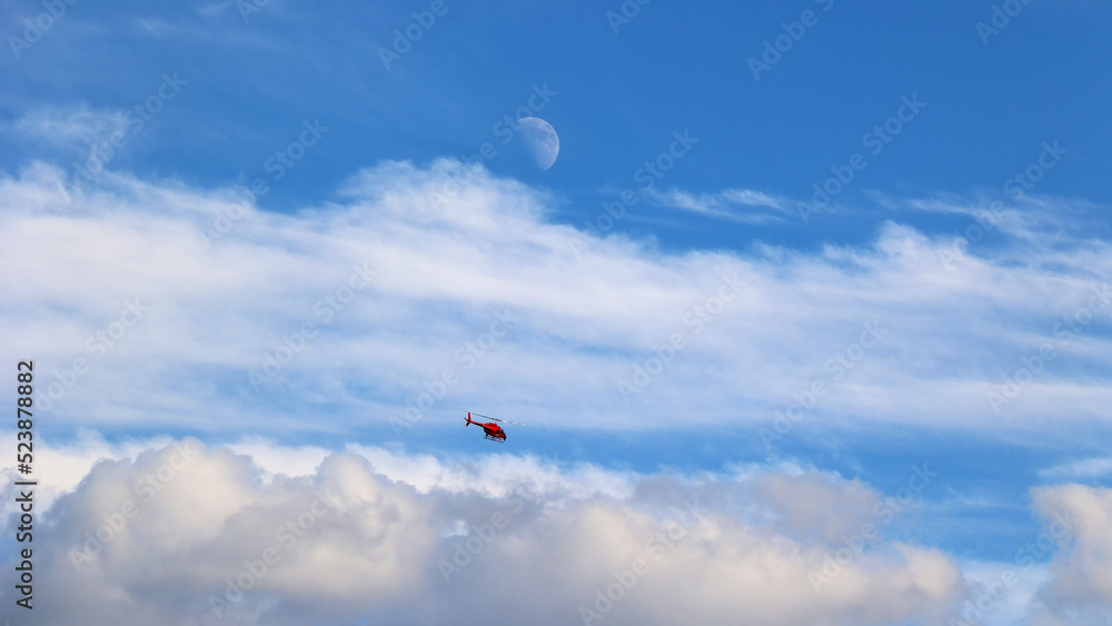 Helikopter policji polskiej  w akcji poszukiwawczej na niebie z księżycem.  - obrazy, fototapety, plakaty 