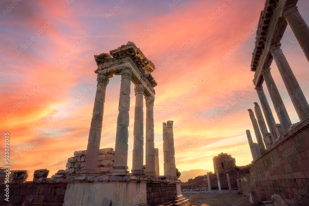 pergamon acropol unesco world heritage archaeological and touristic destination