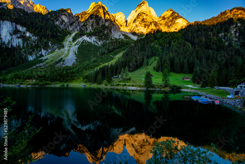 Fototapeta Naklejka Na Ścianę i Meble -  Sunrise in the Alps Gosausee. Austria.