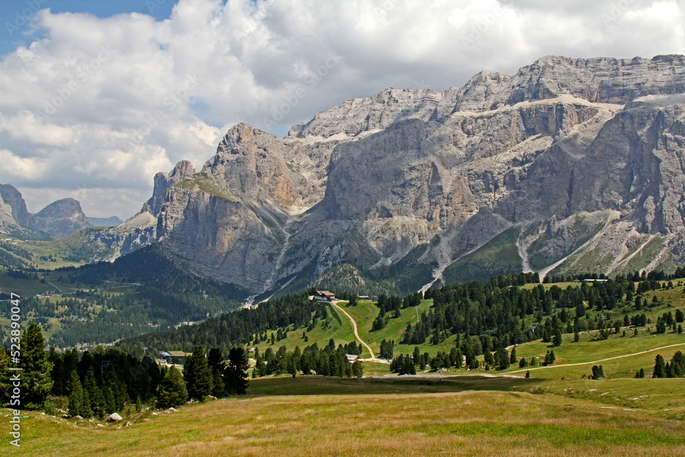 le pareti occidentali del gruppo del Sella, nelle Dolomiti