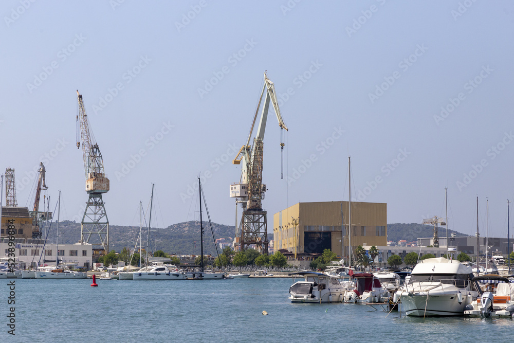Industriehafen in Trogir, Kroatien