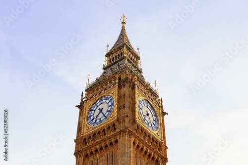 Canvas Print Low-angle shot of the Big Ben clock in London with a skyscape in the background