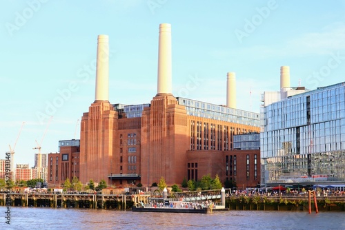 Photo View of the Battersea Power Station on a sunny day