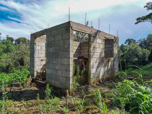 Casas en el campo abandonadas  © crist.cort