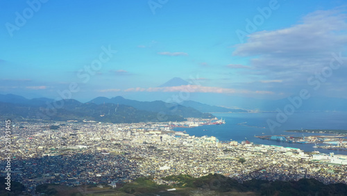 富士山と都市　空撮 © metamorworks