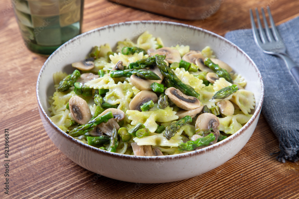 pasta asparagi e funghi pasta asparagi e funghi