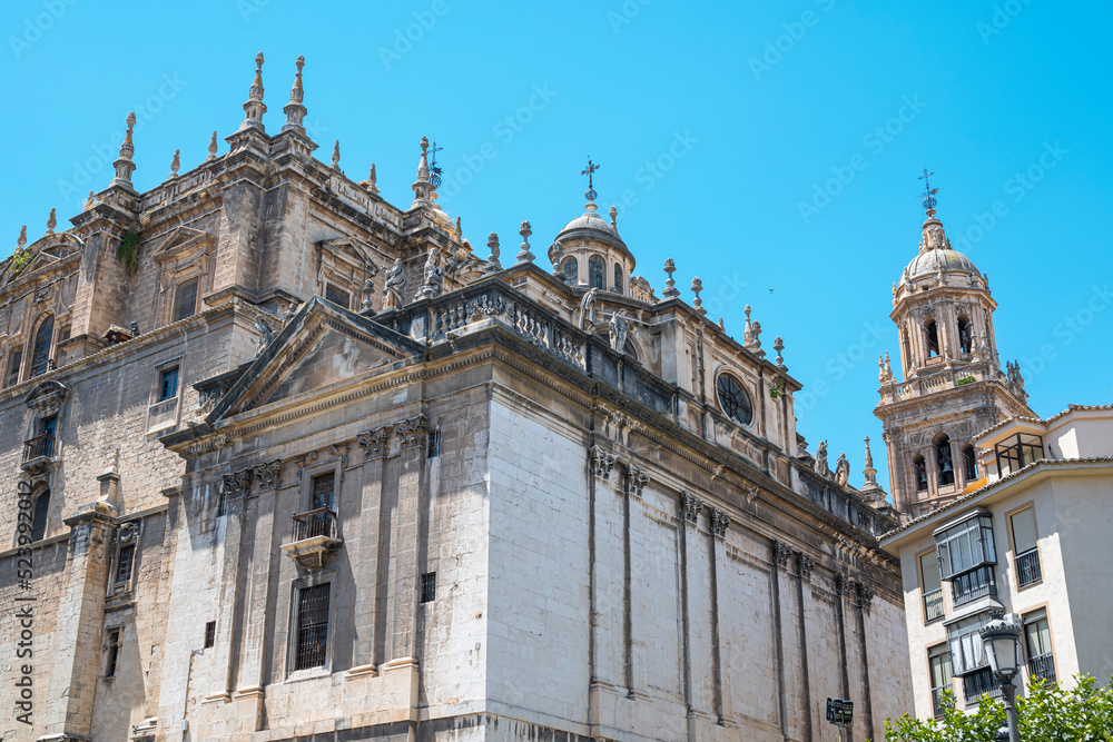 Esquina sur de la catedral renacentista de estilo barroco y neoclásico de la ciudad de Jaén, España