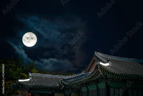 You can see a full moon on Thanksgiving Day in Korea, Chuseok. photo