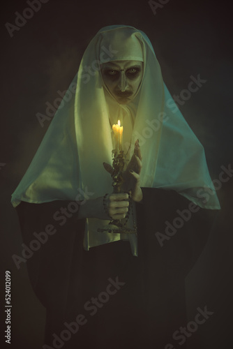 Fotografía scary possessed nun