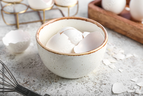 White eggshells in a cerami...
