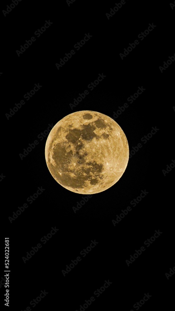 Obraz premium full moon over black