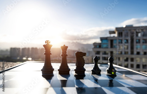 Chess pieces on city background Fototapet