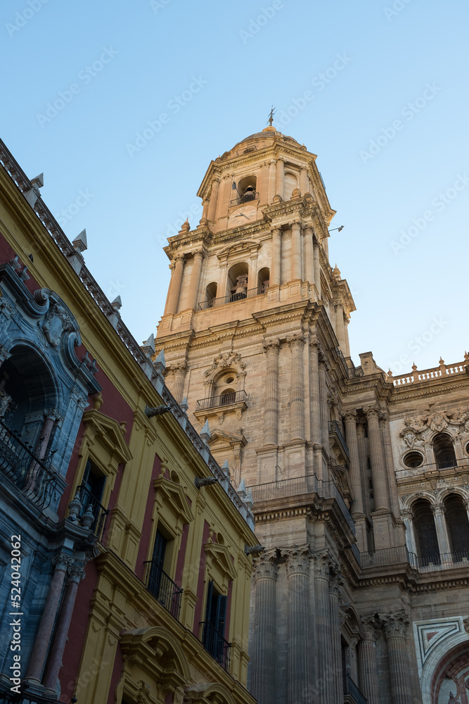 Vista parcial de la torre de la Catedral de Málaga, España