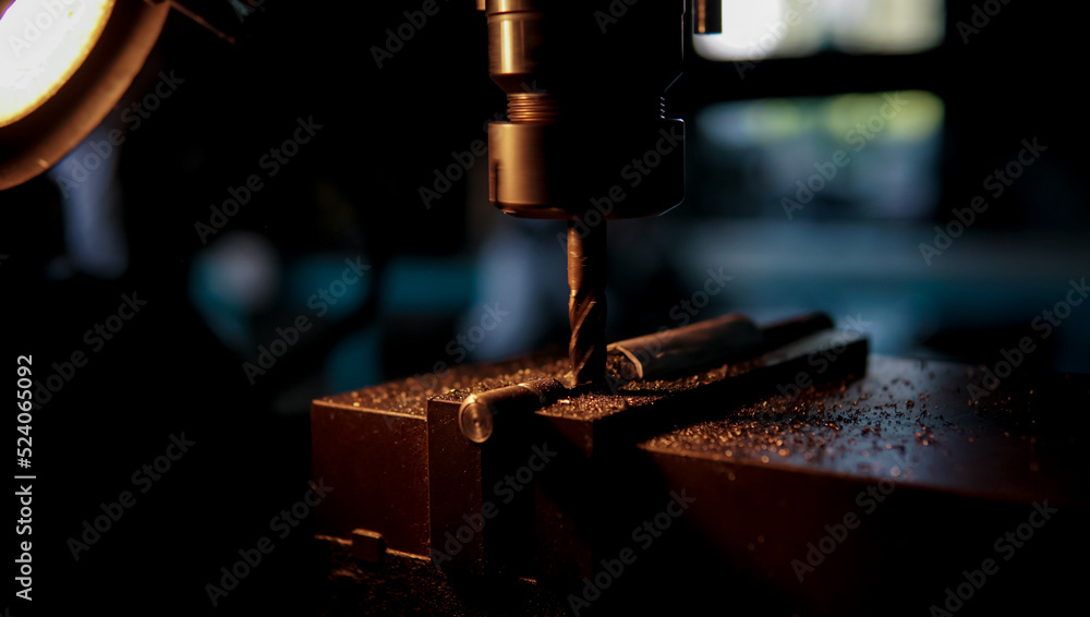 cutting metal with a milling cutter