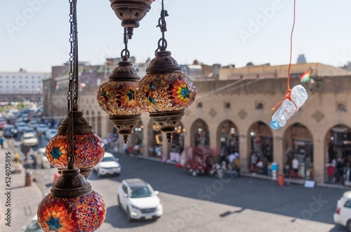 Fotografija Laterne neben Plastikflasche in Erbil, Kurdistan