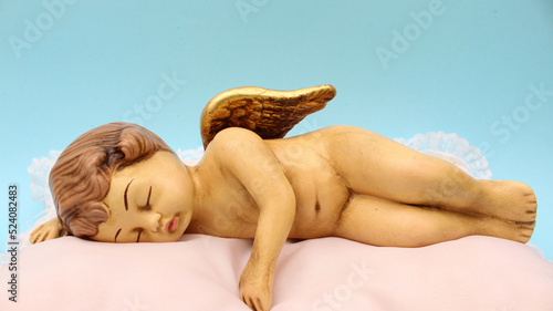 Adorable figura de angel de ceramica recostado photo