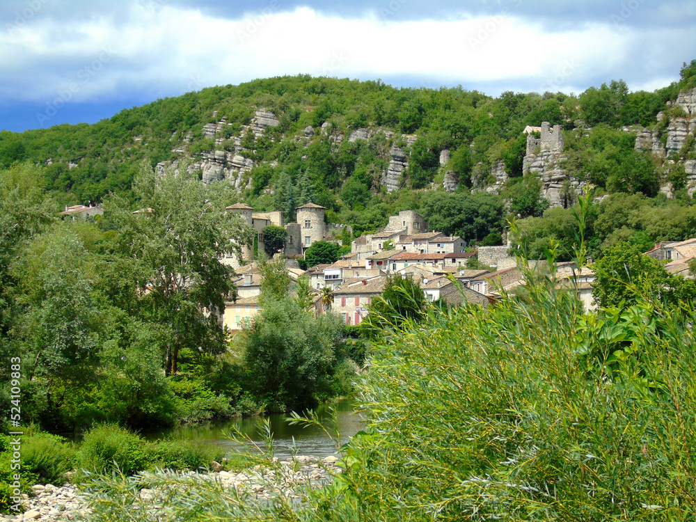 Vogüé, village de France