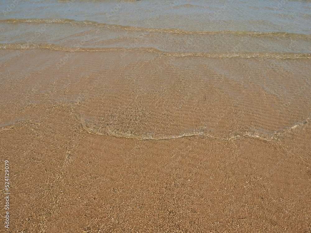 acqua del mare limpida e trasparente sulla riva acqua del mare limpida e trasparente sulla riva