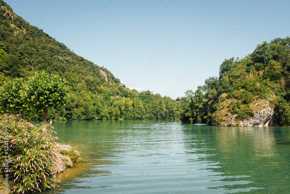 La rivière de l'Isère. La rivière de la Drome. Une rivière dans une belle vallée en été. 