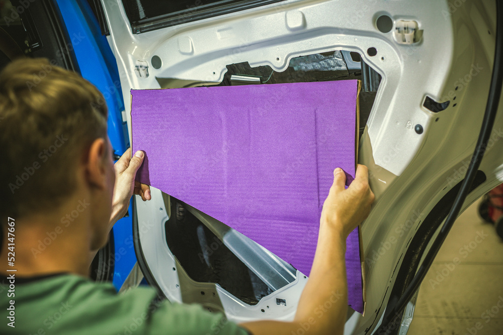 Foto de Sound insulation of the car. Installation of sound insulation