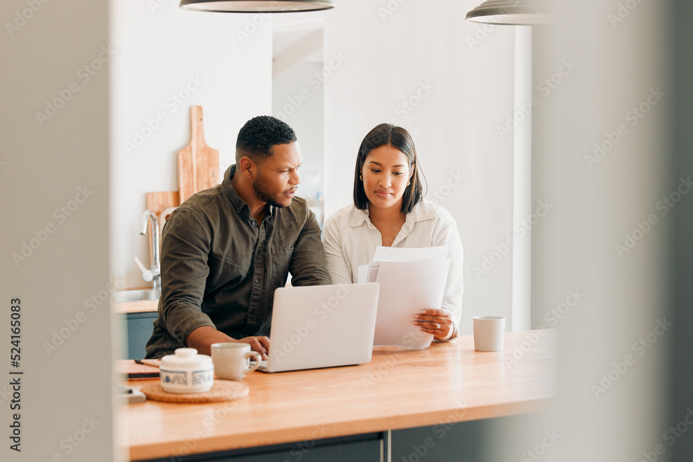 © Kay Abrahams/peopleimages.com - Planning home loan couple with laptop looking at budget, bills or finance paper work confused by the expenses, budget or mortgage. Married man and woman managing utility document or debt online