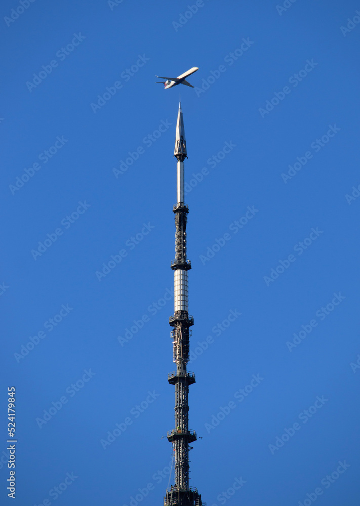 Obraz premium mobile phone tower