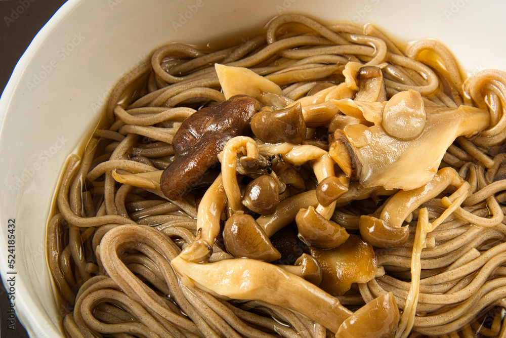 暑い日の昼食は、さっぱりしたお蕎麦で決まり! 暑い日の昼食は、さっぱりしたお蕎麦で決まり!