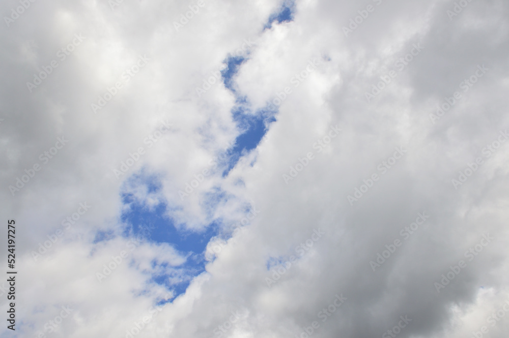 Fototapeta premium 雲の間の空