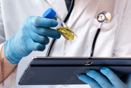 Canvastavla Doctor holding a tablet and analyzing the results of the urinalysis