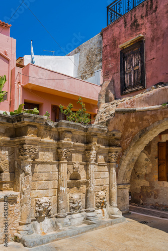 Der Rimondi-Brunnen in der Altstadt von Rethymno auf Kreta, Griechenland