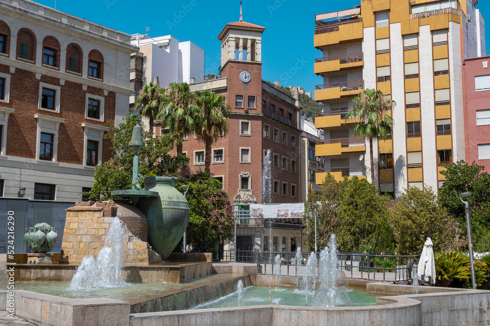 Fuente a la memoria del alfarero en la plaza de la Constitución en la ciudad de Jaén, España