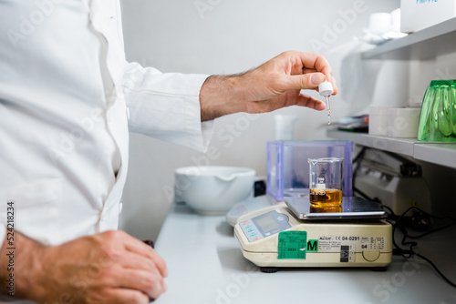 Photos Compounder pharmacist at work