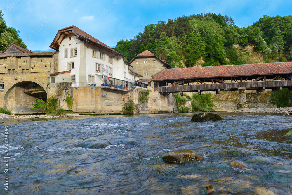 Bernbrücke in Freiburg (Fribourg) in der Schweiz