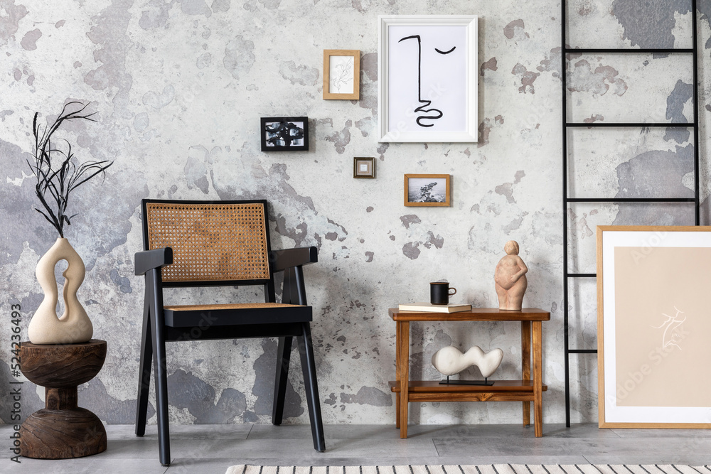 Loft style of modern apartment with design black chair, shelf, carpet and  composition of wall art gallery. Minimalist home decor. Template. Grunge  concrete wall. foto de Stock | Adobe Stock