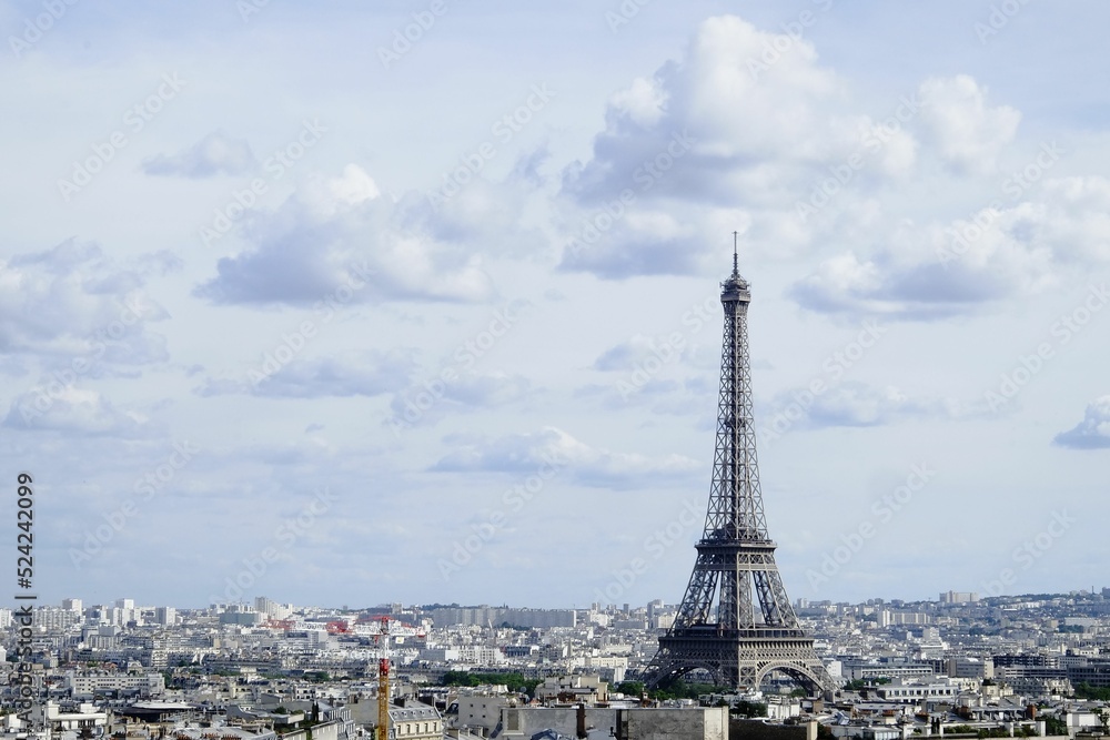 Ταπετσαρία Cityscape of Paris with the eminent Eiffel Tower against the blue sky