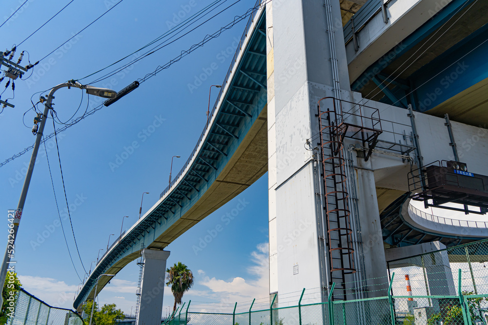 Fototapeta premium 青空と千本松大橋
