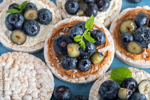 Bilde på lerret Open sandwich with blueberries