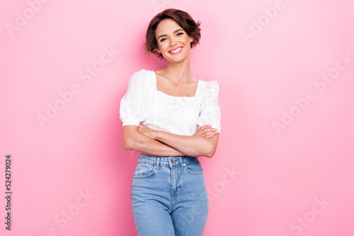 Photo portrait of gorgeous young woman folded arms toothy smiling promoter dressed trendy white outfit isolated on pink color background © deagreez